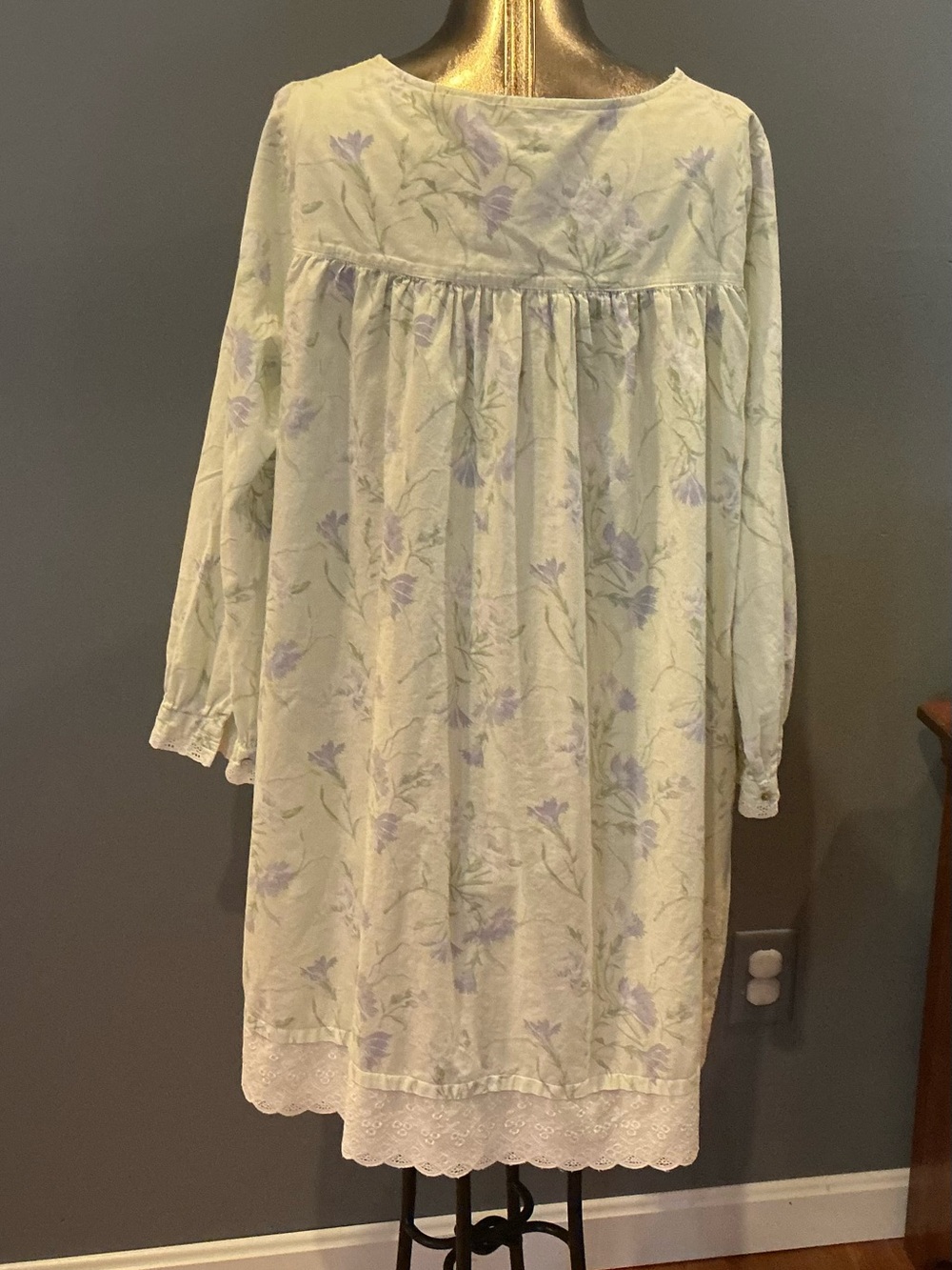 Eileen West Floral Robe - Picture 2 of 8